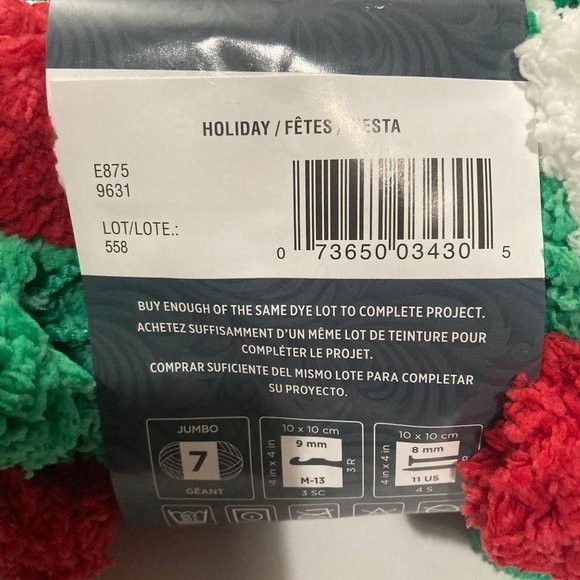 Red Heart Pomp A Doodle Jumbo Yarn Holiday Red White Green Christmas - Picture 5 of 13